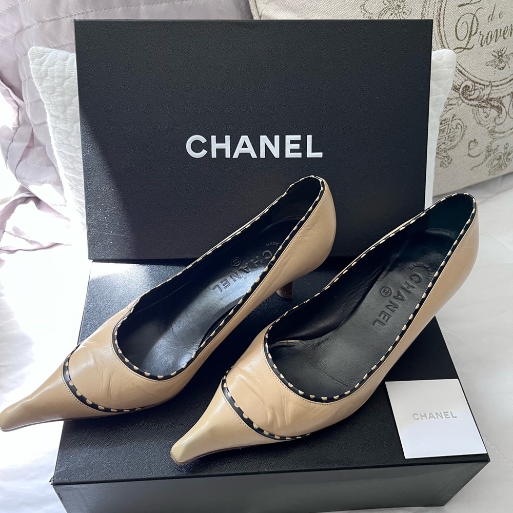 CHANEL Beige Heels with Black Accents